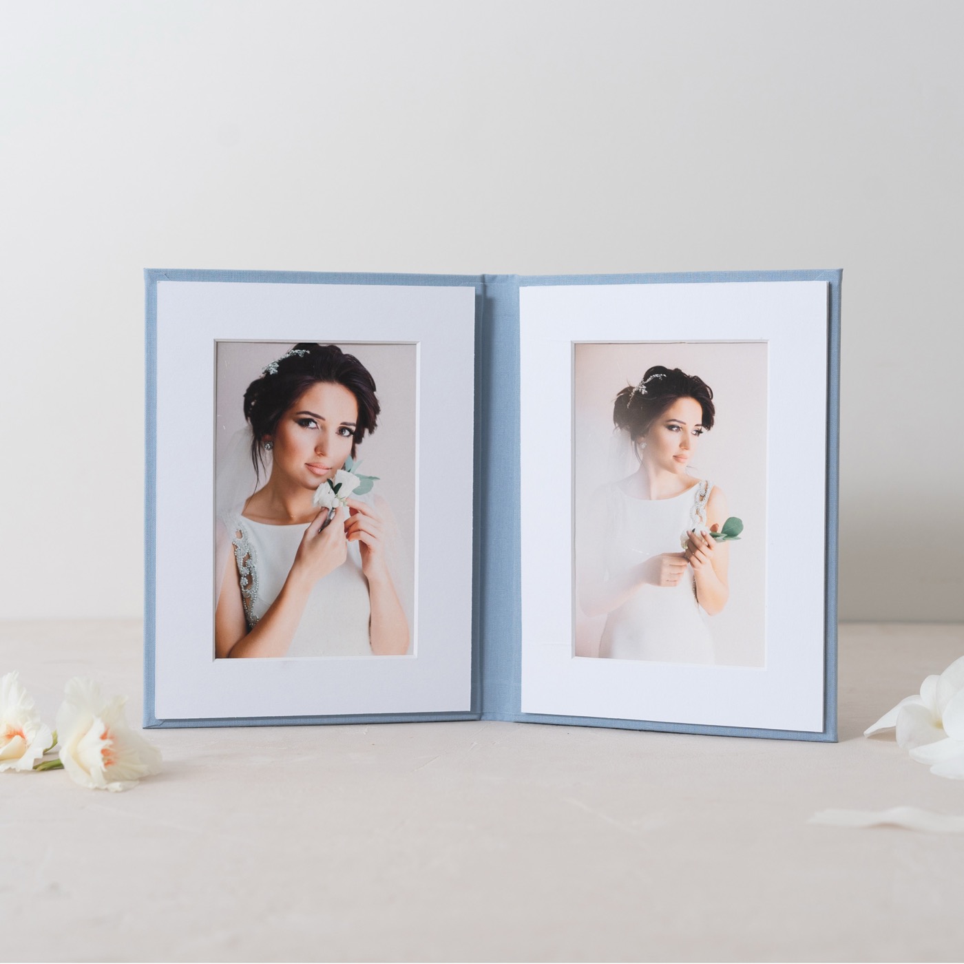 Matted print folio in light blue fabric